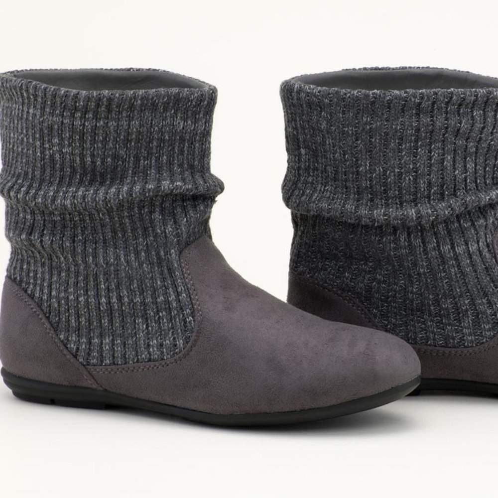 Olive Street Women Eva Comfort Pull On Booties(10)